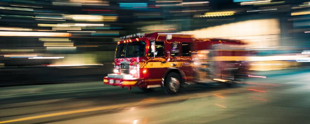 firetruck racing through a city street using 4.9 GHz FirstNet to leverage new technologies such as 5G, augmented reality, and multi-video streams in high-stakes environments